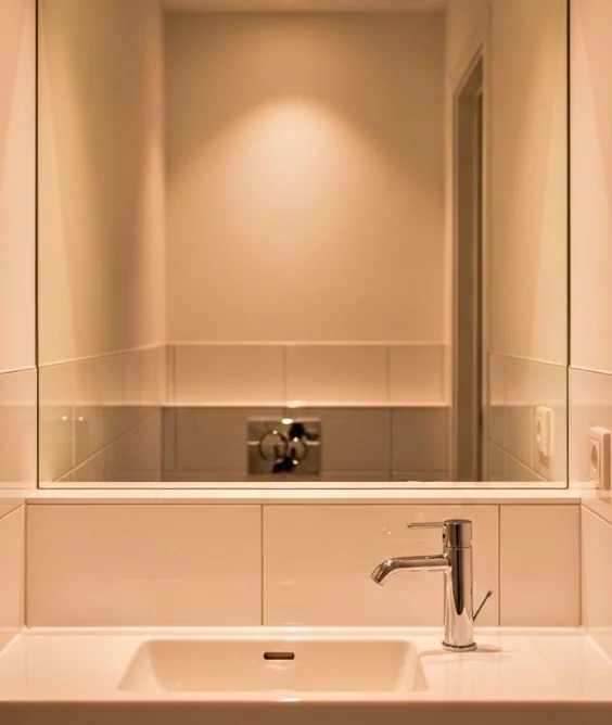 Oversized Frameless Mirror Effect